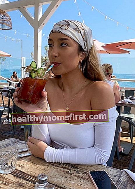 Savannah Montano terlihat saat menikmati minumannya di Malibu, Los Angeles County, California, Amerika Serikat pada September 2019