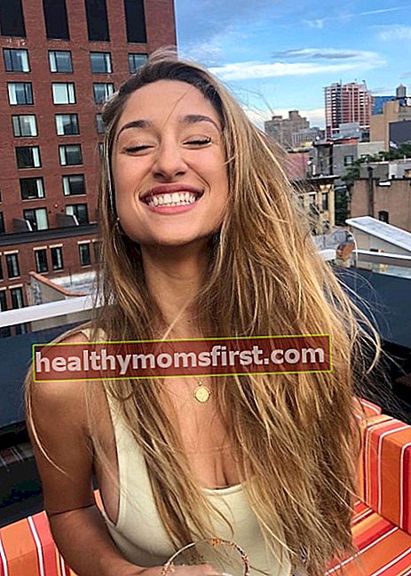 Savannah Montano terlihat sambil tersenyum lebar ke kamera di New York City, New York, Amerika Serikat pada Juni 2019