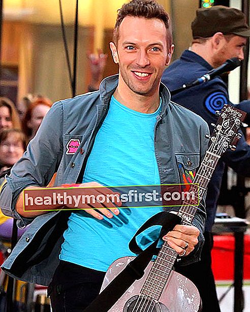 Chris Martin dengan gitar