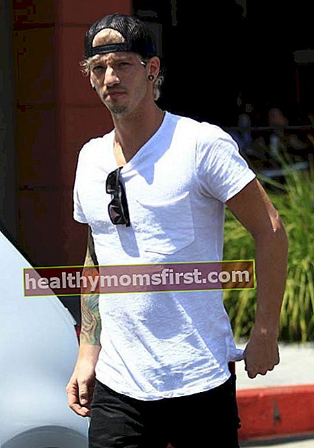 Josh Dun tiba di sebuah restoran di Beverly Hills pada Agustus 2016