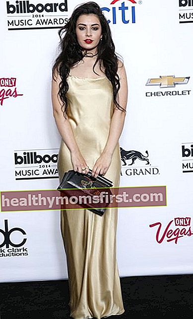 Charli XCX selama 2014 Billboard Music Awards.