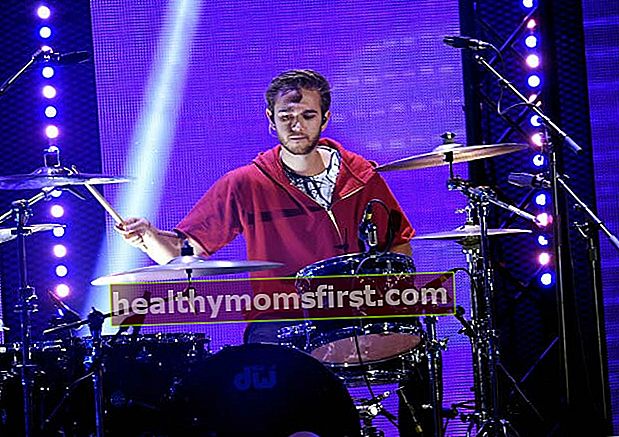 Zedd tampil di atas panggung di iHeartRadio Music Festival pada bulan September 2016 di Las Vegas, Nevada