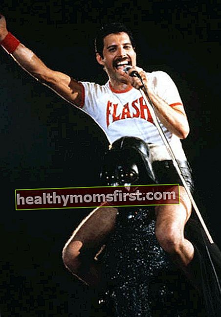 Freddie Mercury tampil di konsert muzik pada tahun 1980