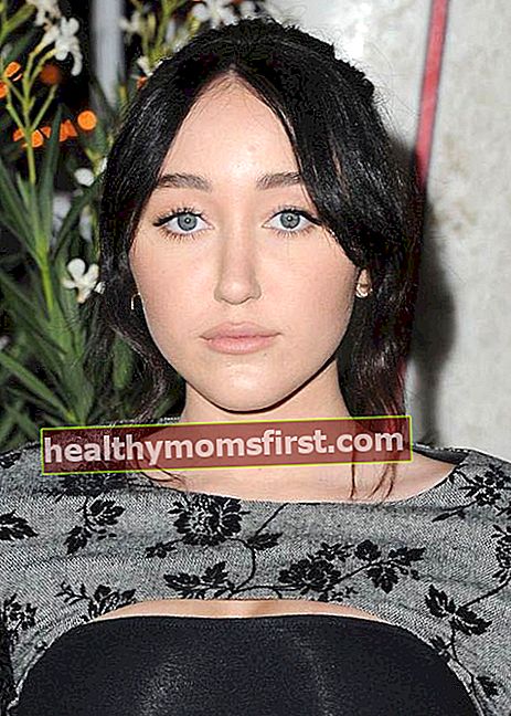 2017 Teen Vogue Young Hollywood Party 기간 동안 Noah Cyrus