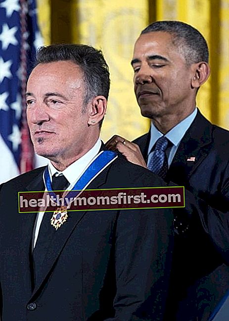 Bruce Springsteen diberi penghargaan dengan Pingat Kebebasan Presiden dari Presiden Barack Obama di Rumah Putih pada November 2016