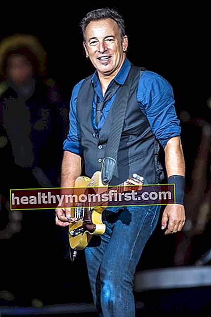 Roskilde Festival 2012에서 공연하는 동안 보이는 Bruce Springsteen