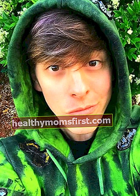 Thomas Sanders dalam selfie Instagram seperti yang dilihat pada bulan April 2018