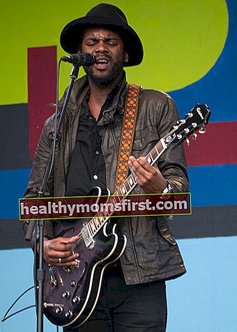 Gary Clark Jr. tampil dengan gitarnya di Festival Jazz Monterey 2014