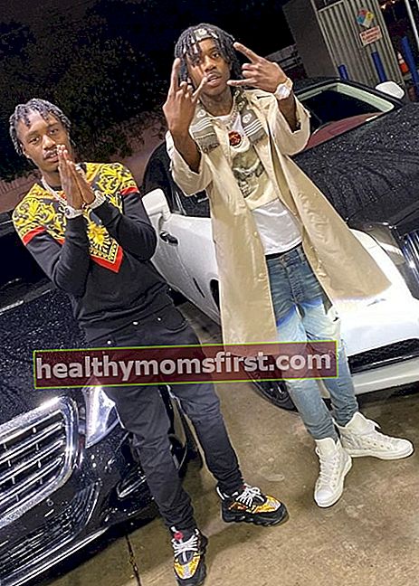 Lil Tjay (Kiri) dan Polo G terlihat saat berpose di depan kamera pada Desember 2019