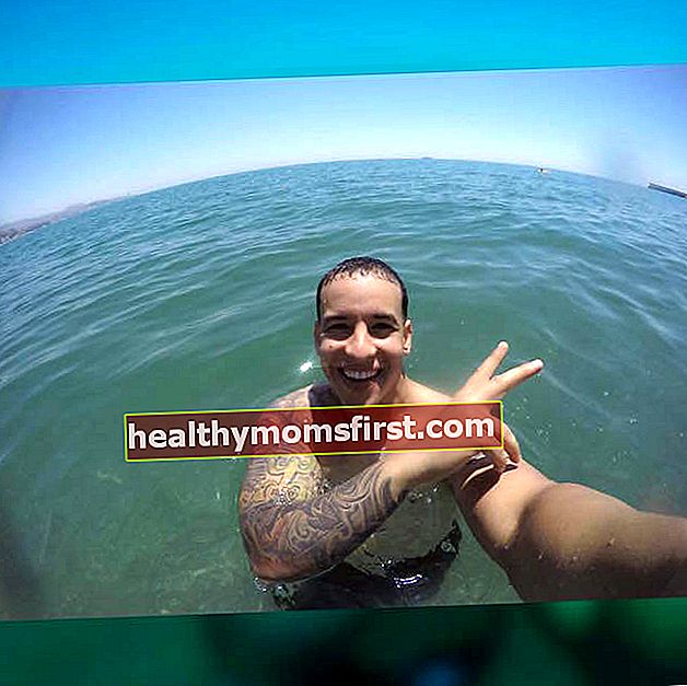 Daddy Yankee mengambil cuti di laut Spanyol di Malaga, Spanyol pada Juli 2015