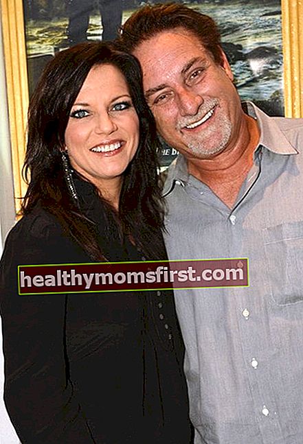 Martina McBride dan suami produser John McBride menghadiri pemutaran perdana 'The Ringmaster General' pada 22 Agustus 2012 di Nashville, Tennessee