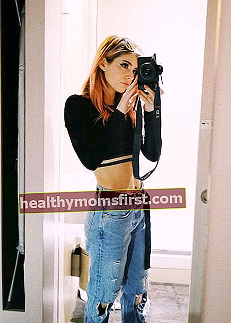 Chrissy Costanza di selfie cermin pada September 2018