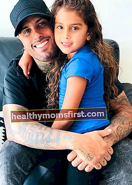 2018 년 8 월에 보이는 그의 딸과 함께 Nicky Jam