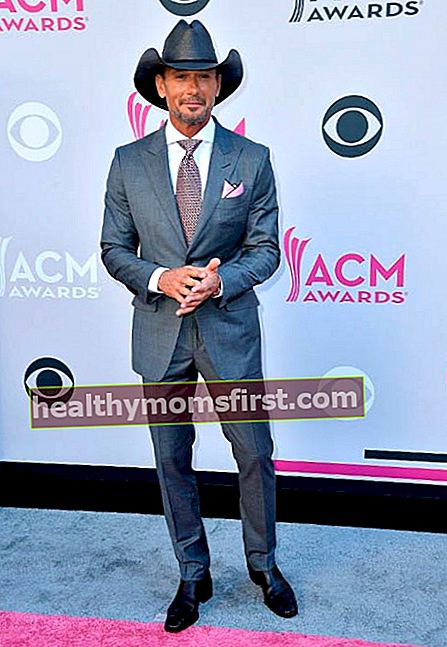 Tim McGraw di 52nd Academy of Country Music Awards pada April 2017