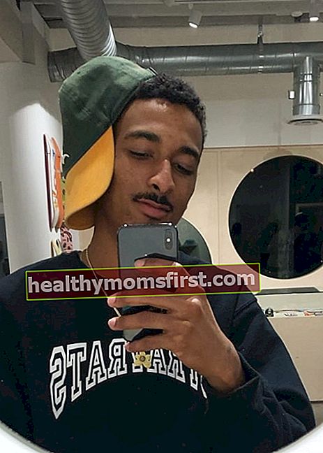 Travis Bennett dalam selfie pada November 2018