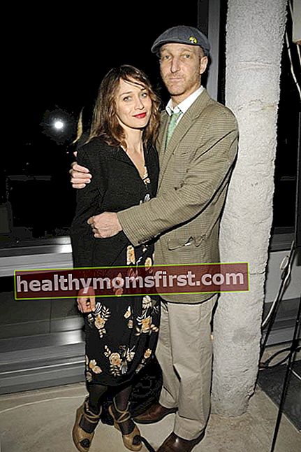 Fiona Apple dengan mantan pacarnya Jonathan Ames pada Januari 2012