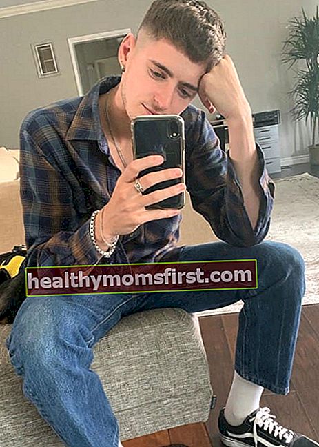 Anthony Russo dalam selfie pada Juni 2019
