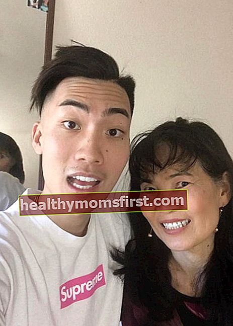 RiceGum dalam selfie bersama ibunya pada Mei 2017