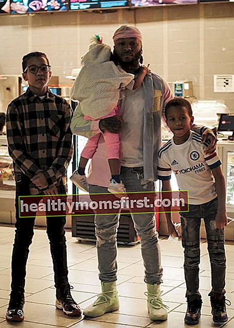 Montana dari 300 tahun seperti yang terlihat dalam foto yang diambil bersama putranya Tony Bradford dan putri serta putra bungsunya pada hari ulang tahunnya di bulan Maret 2020