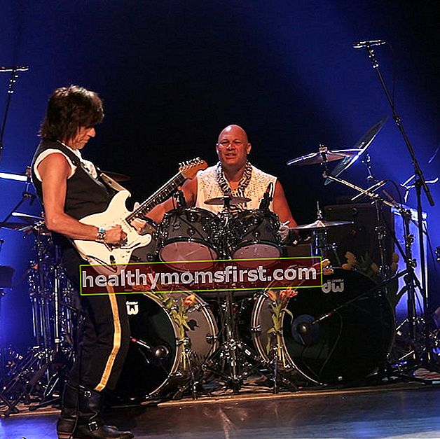 Jeff Beck dan Narada Michael Walden tampil pada Mei 2011