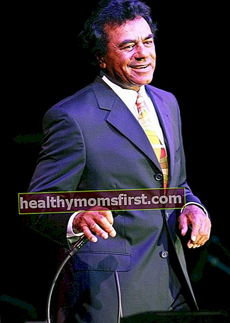 2006年5月25日、カリフォルニア州サンタイネスのチャマッシュカジノリゾートでコンサートで撮影されたジョニーマティス