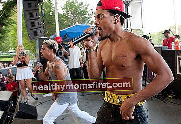 Chance the Rapper bertelanjang dada dan Vic Mensa tampil di Lollapalooza Day 2 tahun 2014