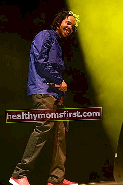Earl Sweatshirt tampil di atas pentas semasa Tyler, Karnival Kem Tahunan Pencipta Kelima Pencipta pada November 2016