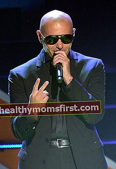 Pitbull membuat persembahan di Nickelodeon 26th Annual Kids Choice Award