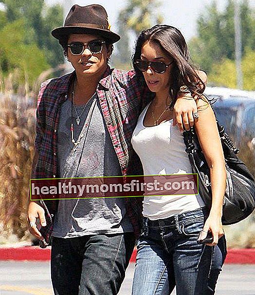 Bruno Mars dengan pacar model Puerto Rico-nya Jessica Caban