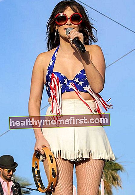 Kacey Musgraves tampil di Stagecoach California's Country Music Festival 2015 di Indio