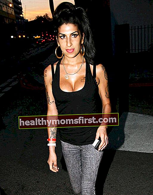 Payudara Amy Winehouse