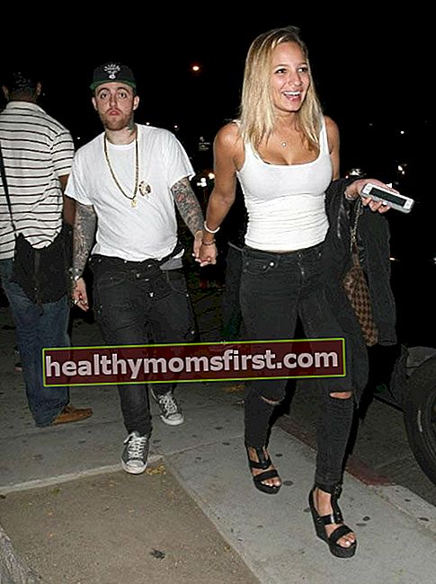 Mac Miller dan bekas kekasihnya Nomi Leasure di kelab malam Hooray Henry, California pada bulan Ogos 2015