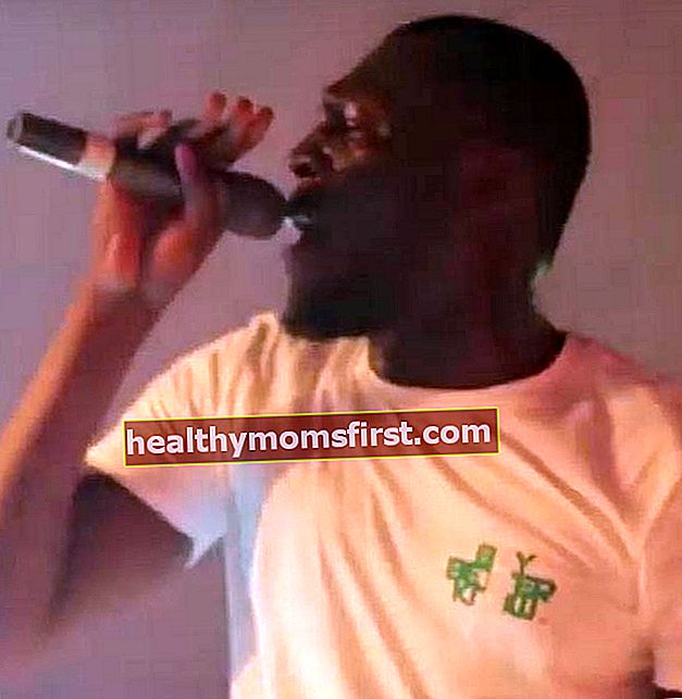 Stormzy membuat persembahan di konsert Beat 99.9 FM di Lagos, Nigeria pada Disember 2015