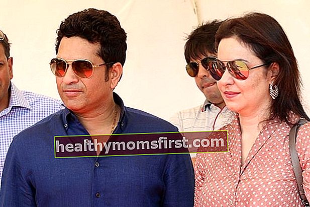 Sachin Tendulkar seperti yang dilihat bersama isterinya Anjali Tendulkar di Oval Maidan di Mumbai pada April 2016