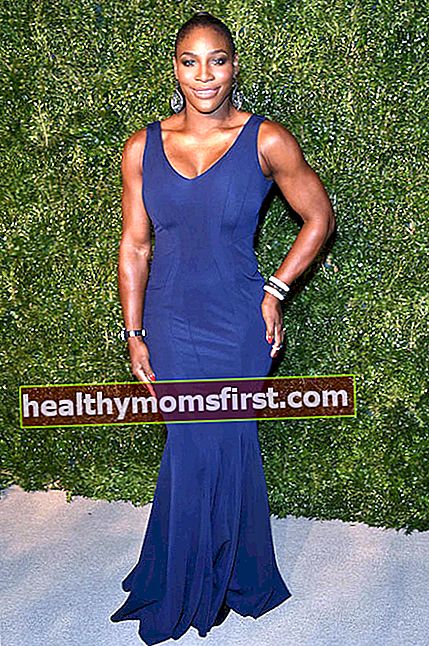 Serena Williams dalam gaun biru