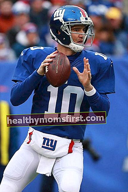 Eli Manning ในการแข่งขันระหว่าง New York Giants และ Chicago Bears ในเดือนพฤศจิกายน 2559