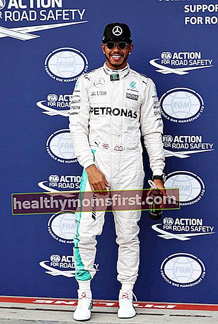 Lewis Hamilton หลังจากได้รับรางวัล Australian Formula One Grand Prix เมื่อวันที่ 19 มีนาคม 2016