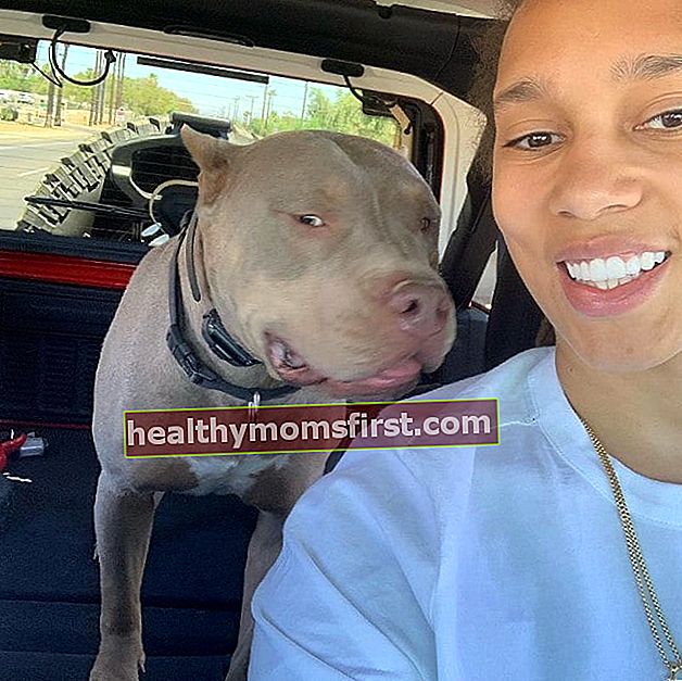 Brittney Griner dengan anjingnya seperti yang terlihat pada Juli 2019