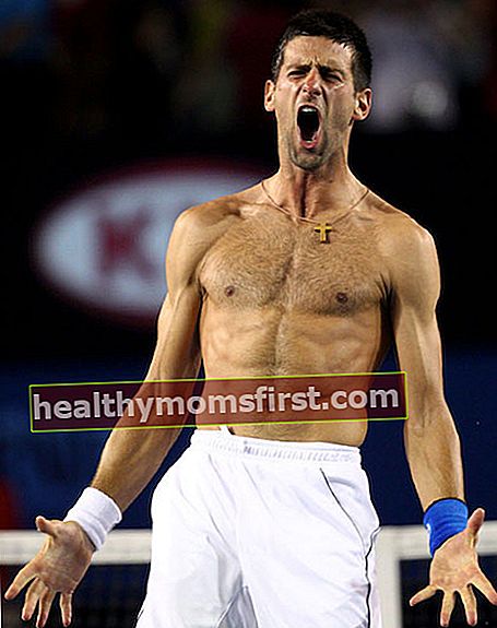 Novak Djokovic menyatakan kegembiraannya setelah menang.