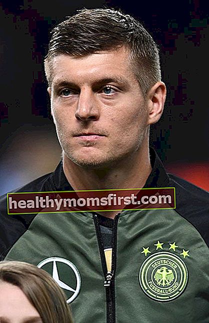 Toni Kroos는 2016 년 3 월 26 일 독일 베를린에서 독일과 영국 간의 친선 경기가 시작되기 전