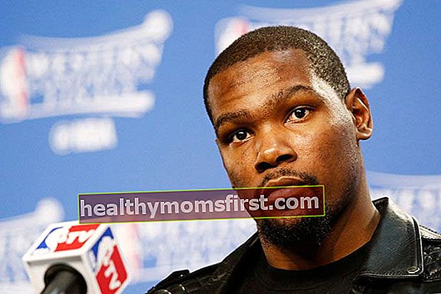 Kevin Durant semasa akhbar media selepas pertandingan tiga final Persidangan Barat Playoffs NBA 2016 pada 22 Mei 2016