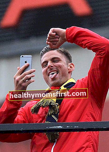 Олів’є Жиру святкував під час параду Кубка Арсеналу у 2015 році