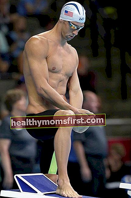 Michael Phelps sebelum kompetisi Kupu-kupu 100 Meter Putra di Pengujian Renang Tim Olimpiade AS 2016