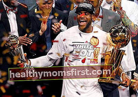 Lebron merayakan kemenangan gelar juara keduanya bersama Miami Heat.