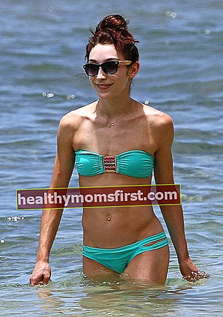 Meryl Davis mengenakan bikini saat berlibur di Hawaii pada Juni 2014