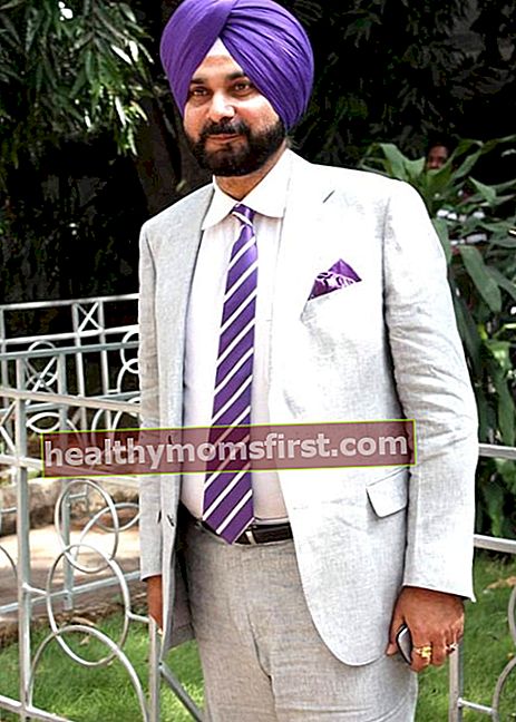 Navjot Singh Sidhu, 7 Mayıs 2012'de Sony Max setlerinde çekilen bir fotoğrafta görüldüğü gibi