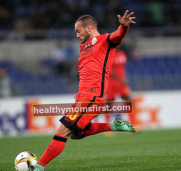 Wesley Sneijder mencoba mencetak gol selama pertandingan UEFA Europa League antara Galatasaray dan Lazio pada 25 Februari 2016 di Roma, Italia