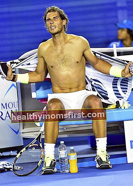 Rafael Nadal bertelanjang dada selama Australia Terbuka 2015