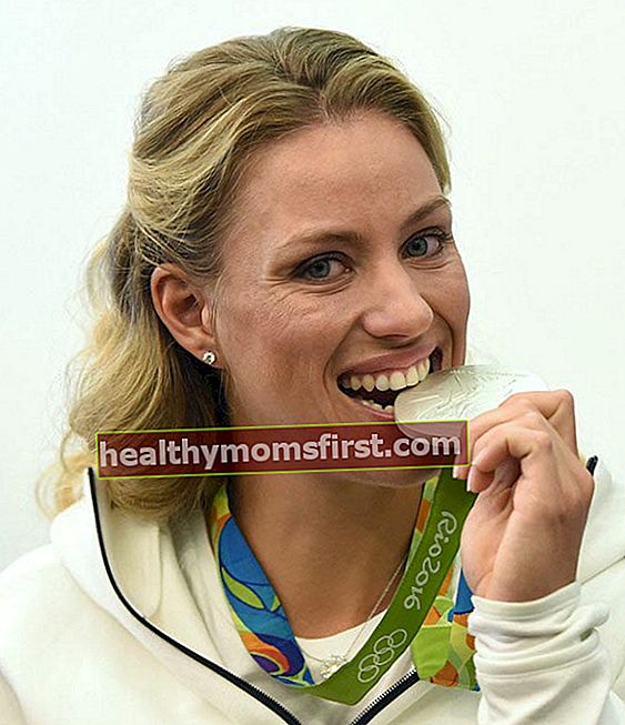Angelique Kerber dengan medali peraknya di Olimpiade 2016 di Brasil