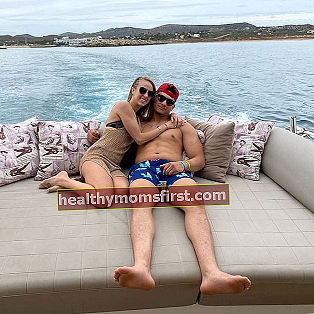 Patrick Mahomes II seperti yang terlihat dalam foto yang diambil dengan kekasihnya Brittany Matthews pada Maret 2020